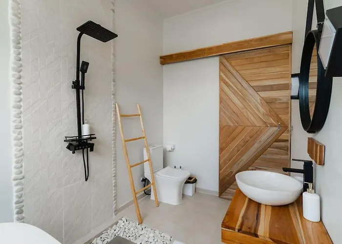 Elegant 2-bedroom Brand New In Villa